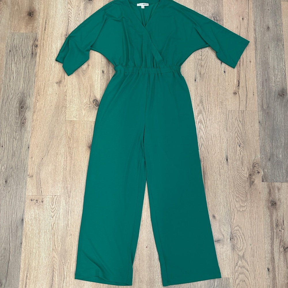 Elegant Green Women's Jumpsuit: CUTE for Christmas or Events